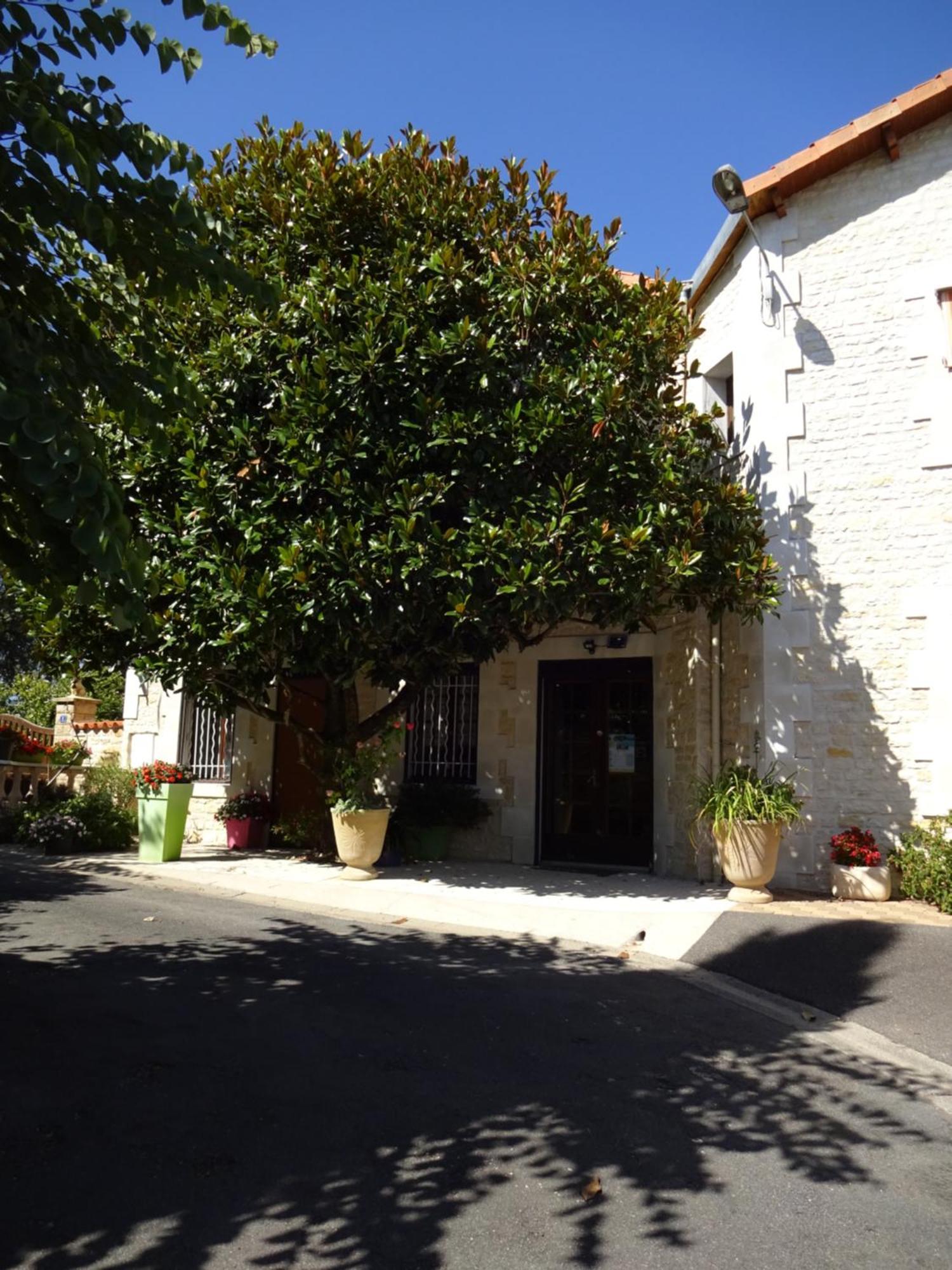 Hotel Aux Orangers Luxé Exterior foto